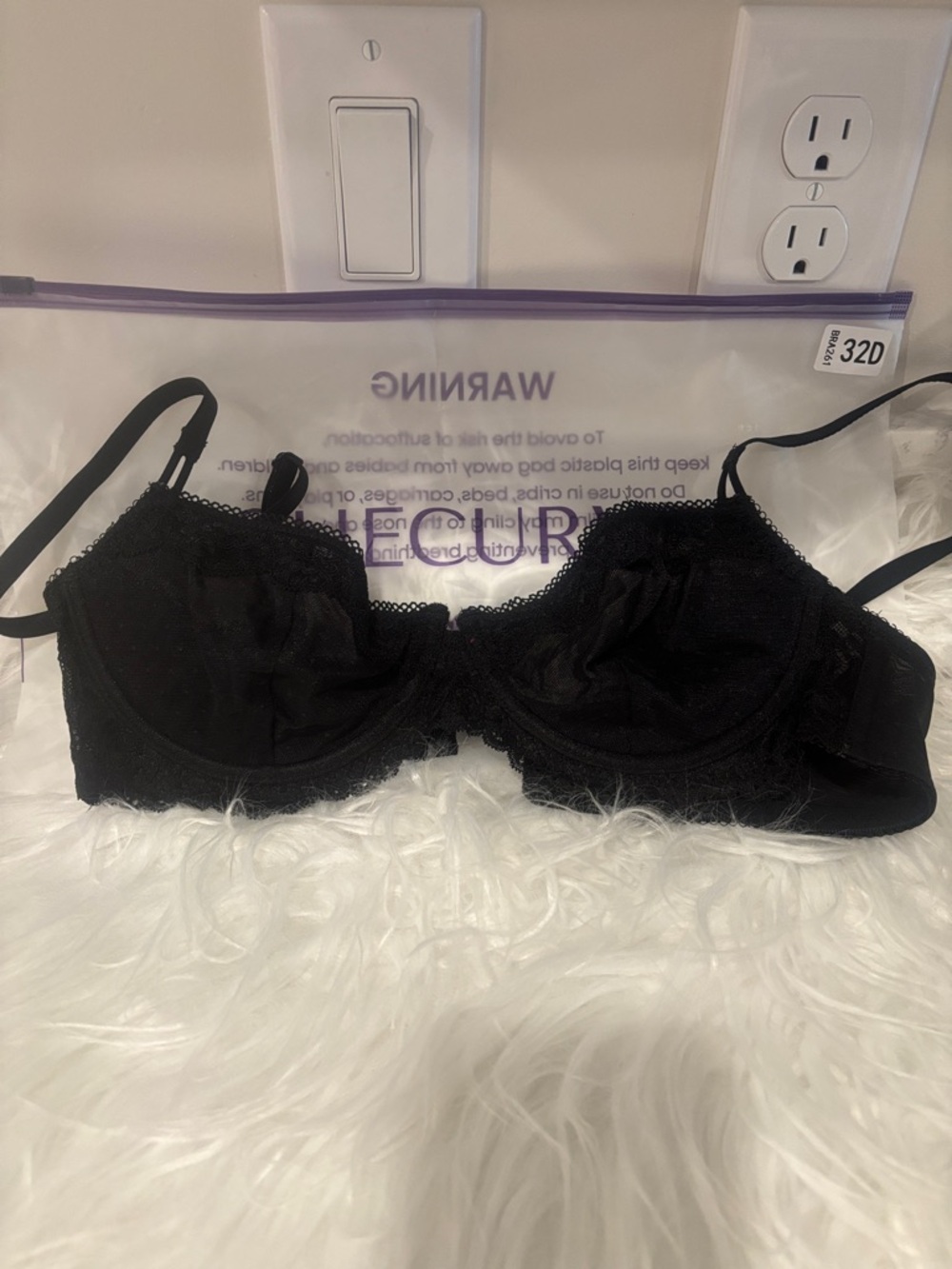 Black Lace Underwire Bra with Sheer Detailing